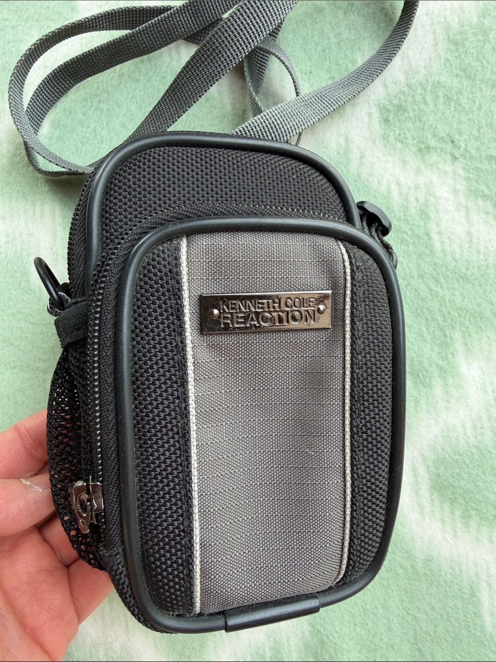 Canon Powershot A720 IS Silver Point-and-Shoot Digital Camera with Carrying Case - Picture 14 of 16
